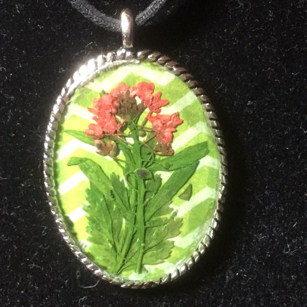 2 inches real pressed flower, green chevron print